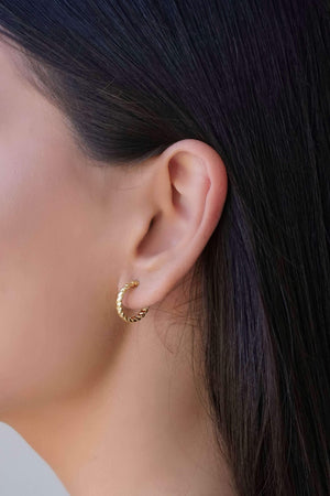 Brinco Argola Torcida Tamanho M Banhado a Ouro 18K