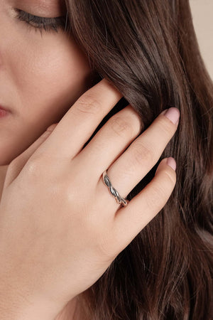 Anel Liso Torcido Tamanho 21 Ródio Branco