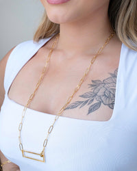 Gargantilha Longa Elos Pingente Retangular Vazado Banhado a Ouro 18K