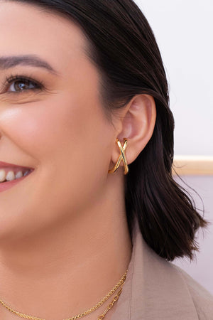 Ear Hook em X Liso Banhado a Ouro 18K