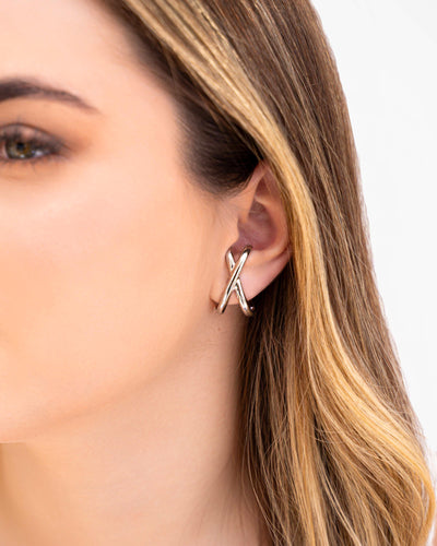 Ear Hook em X Liso Ródio Branco