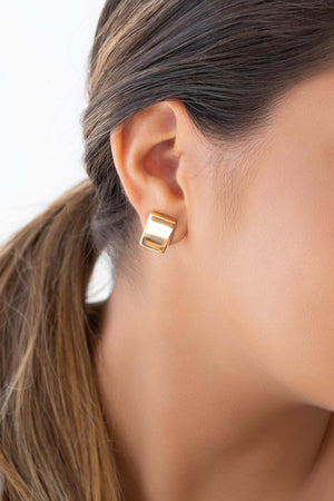 Brinco Meia Argola Quadrado Liso Banhado a Ouro 18K