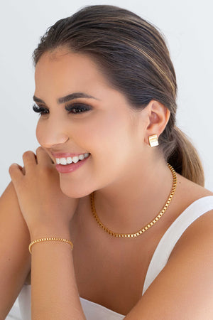 Brinco Meia Argola Quadrado Liso Banhado a Ouro 18K
