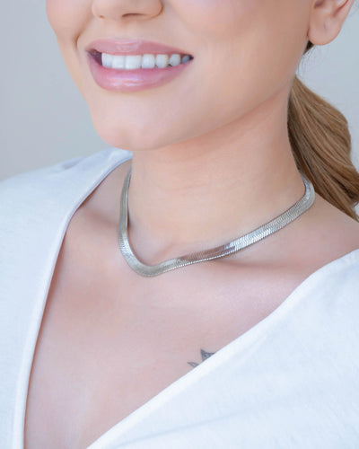 Choker Malha Fita 7 mm Ródio Branco
