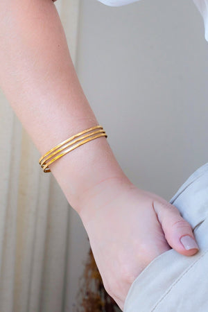 Bracelete Vazado Três Filetes Lisos 1 cm Banhado a Ouro 18K