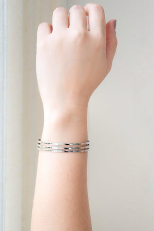 Bracelete Vazado Três Filetes Lisos 1 cm Ródio Branco