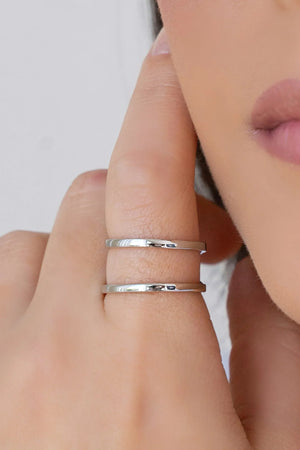 Anel Ajustável Dois Filetes Lisos Tamanho P Ródio Branco