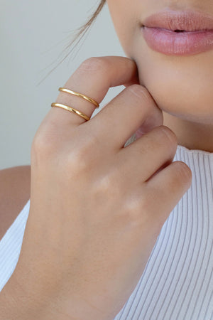 Anel Ajustável Dois Filetes Lisos Tamanho M Banhado a Ouro 18K