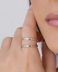 Anel Ajustável Dois Filetes Lisos Tamanho M Ródio Branco