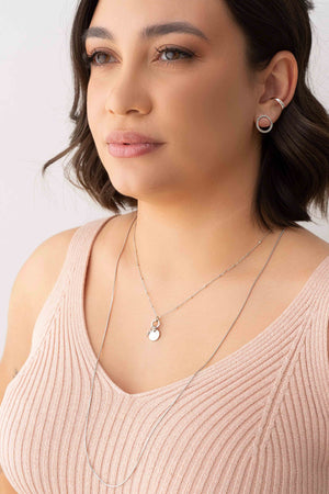 Gargantilha Detalhes Pingente Redondo Ponto de Luz Ródio Branco