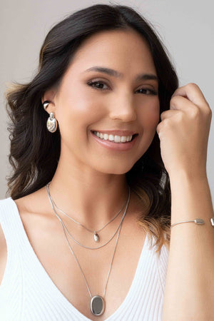 Choker Veneziana com Pingente Oval Liso Ródio Branco