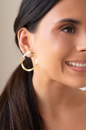 Brinco Oval Ondulado 4 cm Banhado a Ouro 18K