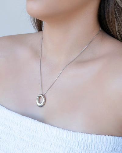Gargantilha Veneziana Oval Vazado Ródio Branco