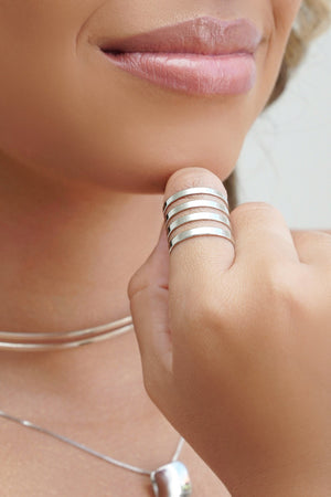 Anel Ajustável Filetes Liso Tamanho M Ródio Branco