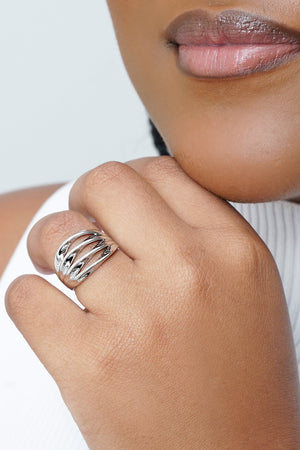 Anel Filetes Torcidos Tamanho 14 Ródio Branco