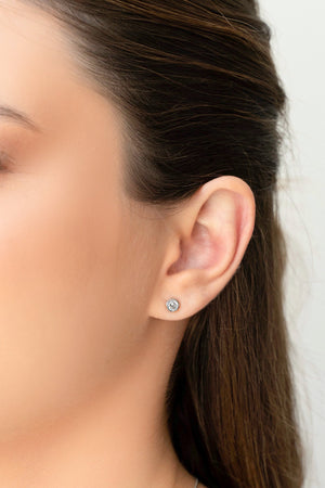 Brinco Ponto de Luz Cravação Inglesa Cristal 4 mm Ródio Branco