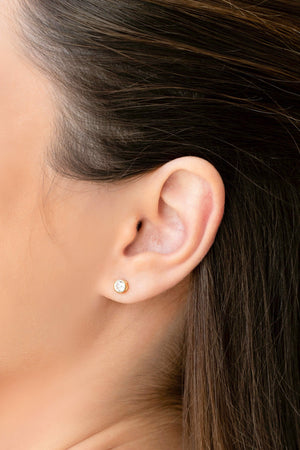 Brinco Ponto de Luz Cravação Inglesa Cristal 5 mm Banhado a Ouro 18K