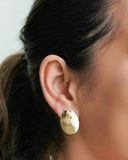 Brinco Oval Liso Banhado a Ouro 18K