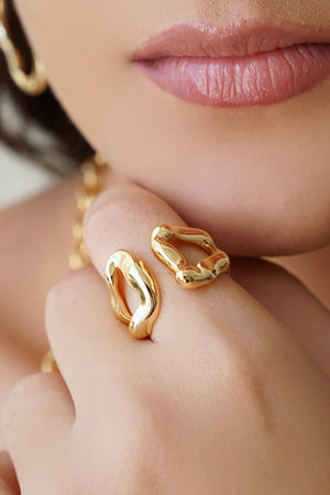 Anel Ajustável Orgânico Vazado Tamanho M Banhado a Ouro 18K
