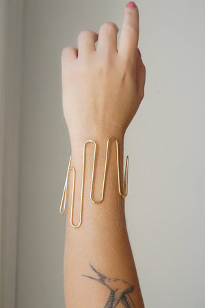 Bracelete Fio Ondas Banhado a Ouro 18K