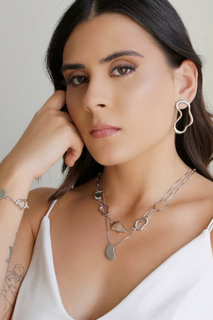 Brinco Orgânico Liso Vazado Ródio Branco