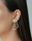 Brinco Orgânico Liso Vazado Ródio Branco