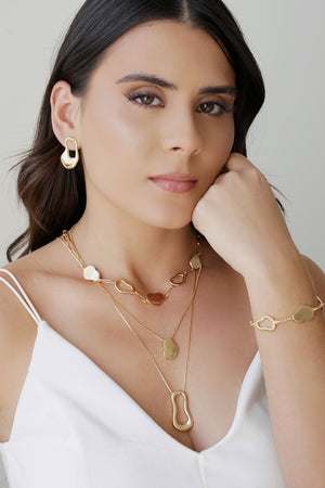 Brinco Orgânico Liso Banhado a Ouro 18K