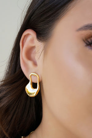 Brinco Orgânico Liso Banhado a Ouro 18K