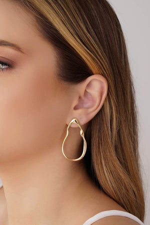 Brinco Orgânico Vazado Liso 4.6 cm Banhado a Ouro 18K