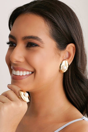 Brinco Oval Pérola 3.3 cm Banhado a Ouro 18K