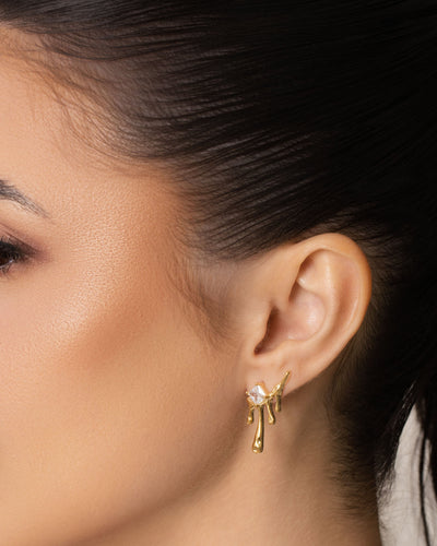 Ear Cuff Orgânico Derretido Ponto de Luz Cristal 2,5 cm Banhado a Ouro 18K