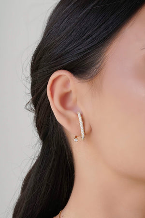 Ear Hook Ponto de Luz Cravejado Cristal 2.5 cm Banhado a Ouro 18K