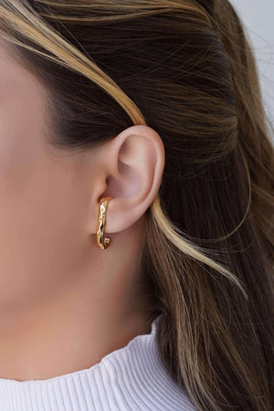 Ear Hook Martelado Banhado a Ouro 18K