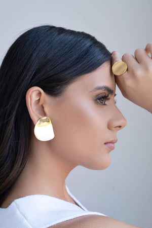 Brinco Oval Liso Amassado Banhado a Ouro 18K