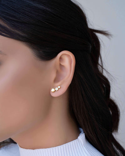 Ear Cuff Redondo Cravejado Cristal Banhado a Ouro 18K
