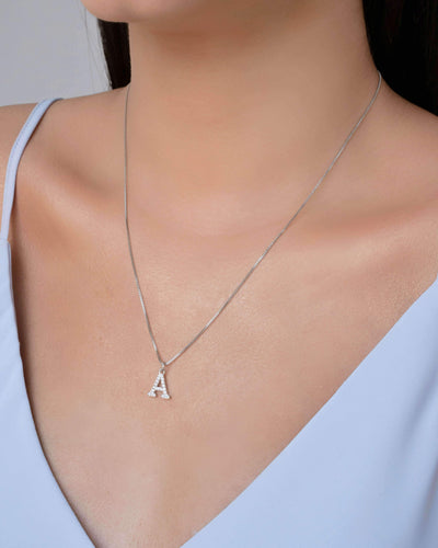 Colar Veneziana Letra A Cravejada Cristal Ródio Branco - 45 cm