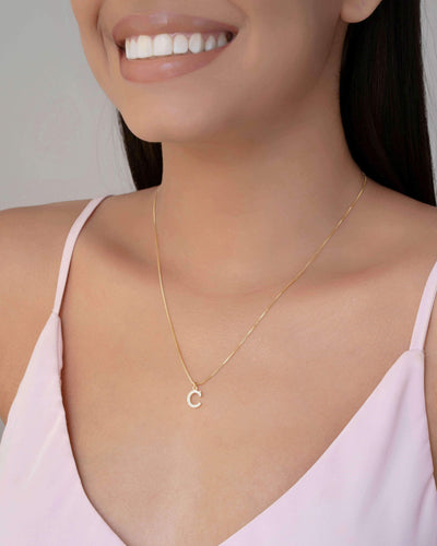 Colar Veneziana Letra C Cravejada Cristal Banhado a Ouro 18K - 45 cm