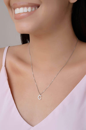 Gargantilha Veneziana Letra C Cravejada Cristal Ródio Branco - 45 cm