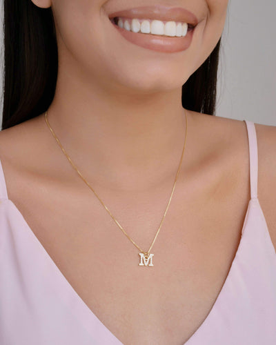 Colar Veneziana Letra M Cravejada Cristal Banhado a Ouro 18K - 45 cm