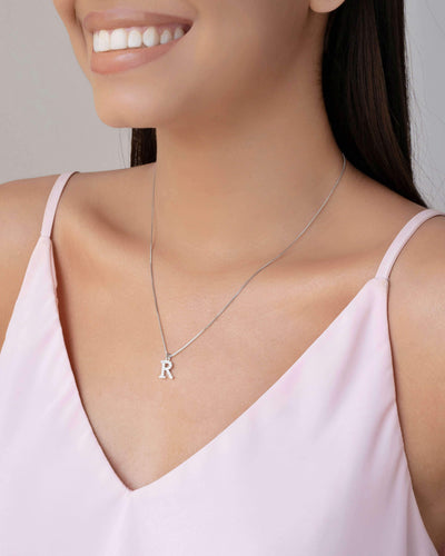 Colar Veneziana Letra R Cravejada Cristal Ródio Branco - 45 cm