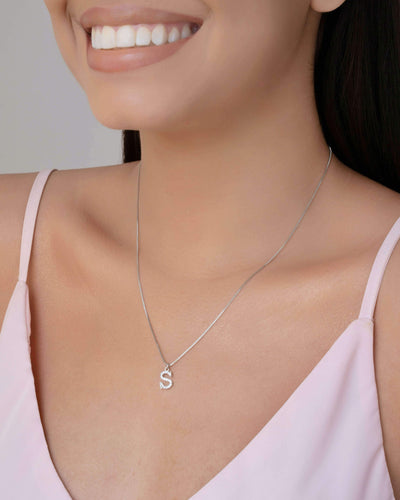 Colar Veneziana Letra S Cravejada Cristal Ródio Branco - 45 cm