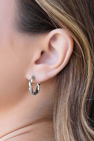 Brinco Argola Click Torcida 1.8 cm Ródio Branco