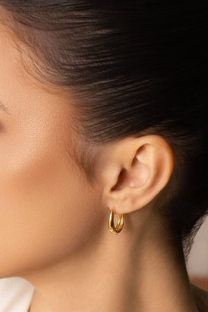 Brinco Argola Click Oval Lisa 1.7 cm Banhado a Ouro 18K