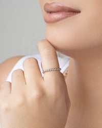 Anel Ajustável Torcido Tamanho M Ródio Branco