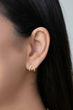 Brinco Argola em V Lisa 1.0 cm Banhado a Ouro 18K