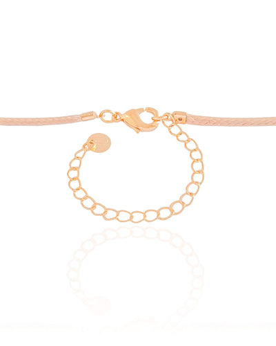 Choker Fio Coreano Bege Búzio Banhado a Ouro 18K - 35 cm