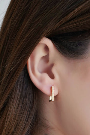 Brinco Argola Click Retangular Cravejado Cristal 1.5 cm Banhado a Ouro 18K