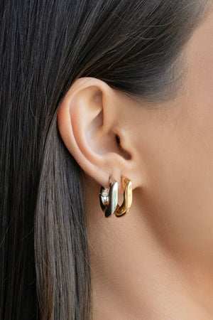 Brinco Argola Click Quadrada Orgânica Lisa 1.9 cm Banhado a Ouro 18K