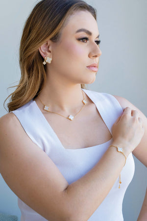 Choker Elos Trevos Madrepérola Banhado a Ouro 18K