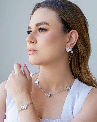 Choker Elos Trevos Madrepérola Ródio Branco - 34 cm